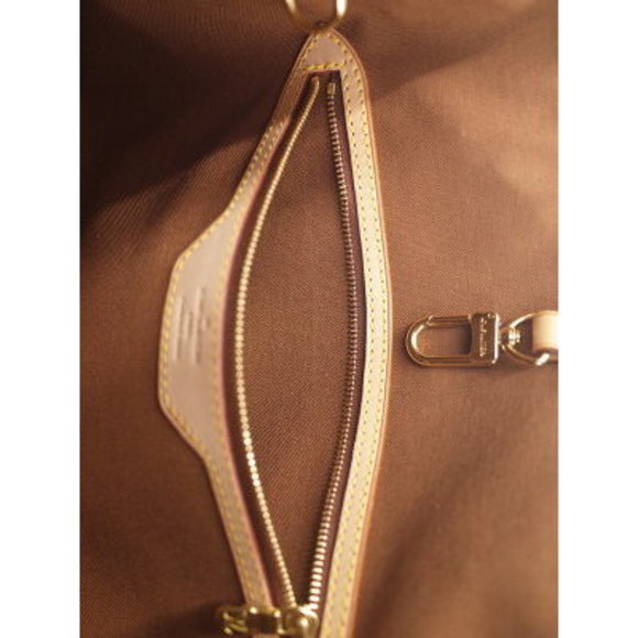 Louis Vuitton Monogram Batignolles Shoulder Bag - Picture 7 of 8